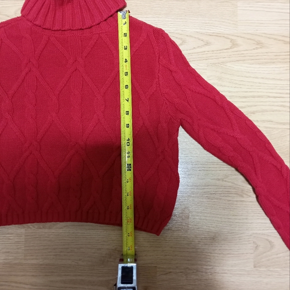 Hollister red cropped cable turtle neck sweater. Size xs. EUC. - Picture 5 of 9
